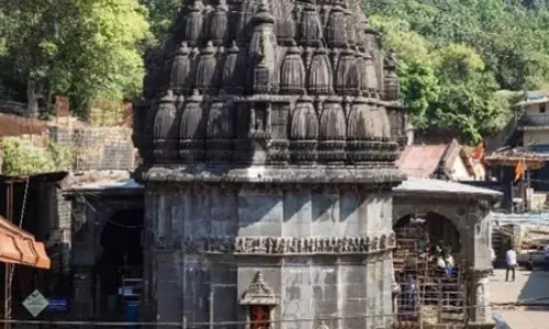 तीन ऐसे ज्योतिर्लिंग जिसको कई जगहों पर स्थित होने का किया जाता है दावा, जानें क्या है इसके पीछे की मान्यता तीन ऐसे ज्योतिर्लिंग जिसको कई जगहों पर स्थित होने का किया जाता है दावा, जानें क्या है इसके पीछे की मान्यता