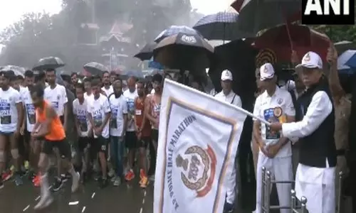 Himachal राज्यपाल ने बारिश के बीच वार्षिक पुलिस हाफ मैराथन को हरी झंडी दिखाई