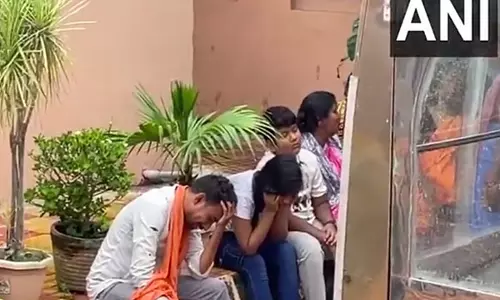 Puri में जगन्नाथ रथ यात्रा के दौरान भगदड़, कम से कम 3 लोगों के मारे जाने की आशंका, कई घायल Puri में जगन्नाथ रथ यात्रा के दौरान भगदड़, कम से कम 3 लोगों के मारे जाने की आशंका, कई घायल