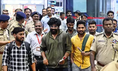 Vizag पुलिस ने विदेशों में साइबर अपराध में फंसे 85 युवाओं को बचाया Vizag पुलिस ने विदेशों में साइबर अपराध में फंसे 85 युवाओं को बचाया