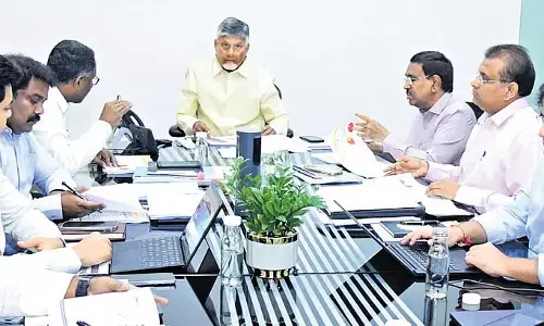 CM नायडू ने अधिकारियों को बीमारी के प्रकोप को रोकने का निर्देश दिया CM नायडू ने अधिकारियों को बीमारी के प्रकोप को रोकने का निर्देश दिया