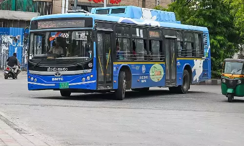 BMTC बसों में बिना टिकट यात्रा: 5,706 लोगों पर जुर्माना BMTC बसों में बिना टिकट यात्रा: 5,706 लोगों पर जुर्माना