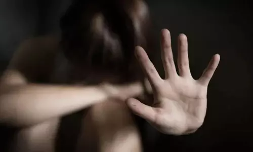 पास होने के चक्कर में बीए छात्रा हुई दरिंदगी का शिकार, कर्मचारी पर आरोप पास होने के चक्कर में बीए छात्रा हुई दरिंदगी का शिकार, कर्मचारी पर आरोप
