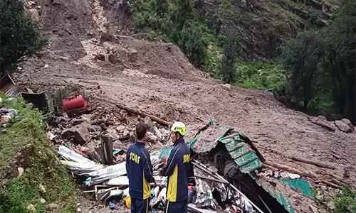 Uttarakhand: यमुनोत्री हाईवे पर मजदूर शिविर पर भूस्खलन, 9 मजदूर लापता, 10 बचाए गए