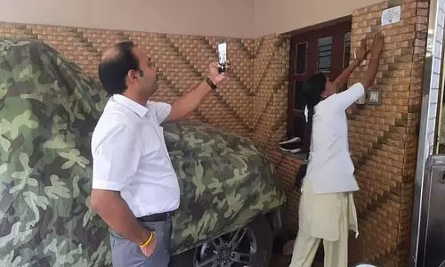 जाति जनगणना सर्वेक्षण के दौरान BBMP अधिकारियों पर हमला: महिला के खिलाफ आपराधिक मामला दर्ज जाति जनगणना सर्वेक्षण के दौरान BBMP अधिकारियों पर हमला: महिला के खिलाफ आपराधिक मामला दर्ज
