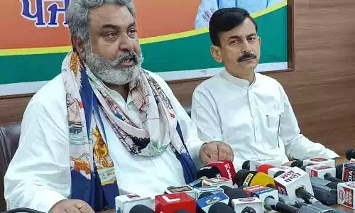 फिल्म विवाद में BJP ने दिलजीत का समर्थन किया, उन्हें ‘राष्ट्रीय संपत्ति’ बताया फिल्म विवाद में BJP ने दिलजीत का समर्थन किया, उन्हें ‘राष्ट्रीय संपत्ति’ बताया