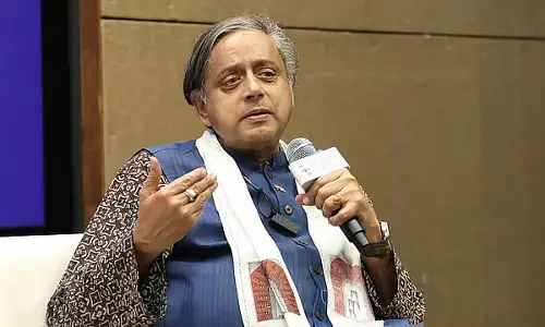 RSS अब मनुस्मृति मुक्त संविधान पर अपने असंतोष से आगे बढ़ चुका है: शशि थरूर
