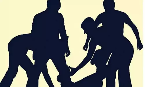 Karnataka: दूसरे समुदाय की महिला को लिफ्ट देने पर युवक पर हमला