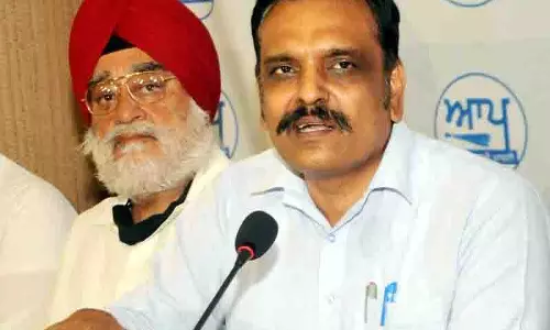 AAP ने पार्टी विरोधी गतिविधियों के कारण पुलिसकर्मी से MLA बने कुंवर विजय प्रताप को 5 साल के लिए निलंबित कर दिया AAP ने पार्टी विरोधी गतिविधियों के कारण पुलिसकर्मी से MLA बने कुंवर विजय प्रताप को 5 साल के लिए निलंबित कर दिया