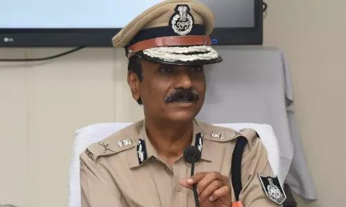 DGP ने रेप की घटनाओं पर दिया अजीबो-गरीब बयान, इन चीजों को बताया जिम्मेदार DGP ने रेप की घटनाओं पर दिया अजीबो-गरीब बयान, इन चीजों को बताया जिम्मेदार