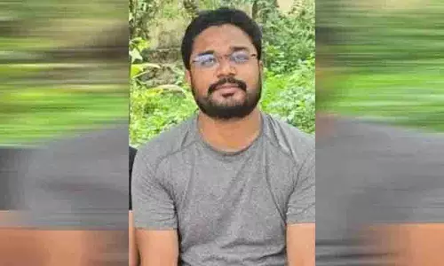 टीवी न्यूज़ एंकर Shweta Voterkar आत्महत्या मामले में आरोपी ने पुलिस के सामने किया आत्मसमर्पण टीवी न्यूज़ एंकर Shweta Voterkar आत्महत्या मामले में आरोपी ने पुलिस के सामने किया आत्मसमर्पण