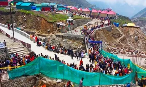 भारी बारिश के चलते चारधाम यात्रा 24 घंटे के लिए स्थगित