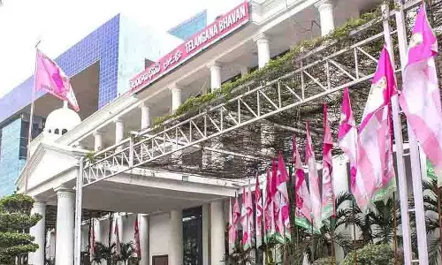 Hyderabad में तेलंगाना भवन की सुरक्षा बढ़ा दी गई Hyderabad में तेलंगाना भवन की सुरक्षा बढ़ा दी गई
