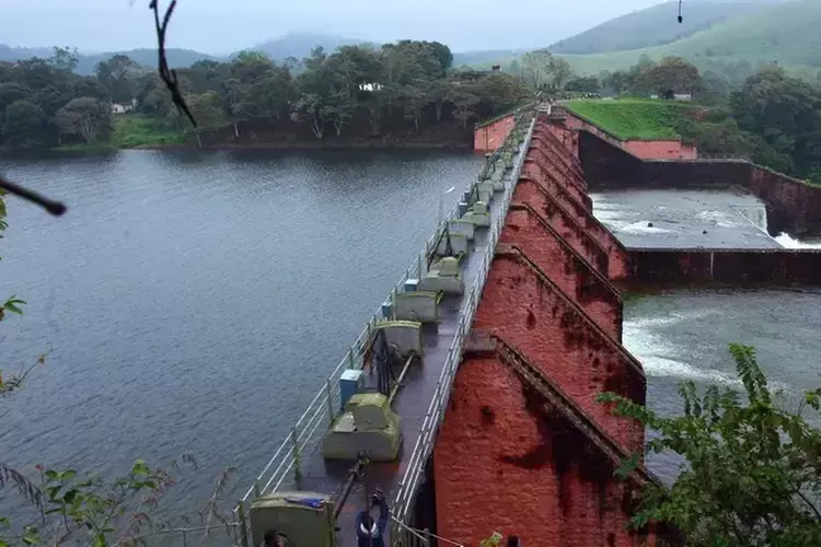 Kerala : मुल्लापेरियार बांध के 13 शटर अतिरिक्त पानी छोड़ने के लिए 10 सेमी ऊपर उठाए गए
