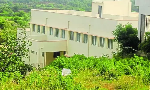 Karnataka : करोड़ों खर्च के बावजूद नहीं मिल रही आवास सुविधा