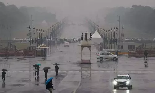 Kerala से दिल्ली तक तेज़ी से बढ़ा मानसून, जानें आगे कितना बरसेंगे बादल Kerala से दिल्ली तक तेज़ी से बढ़ा मानसून, जानें आगे कितना बरसेंगे बादल