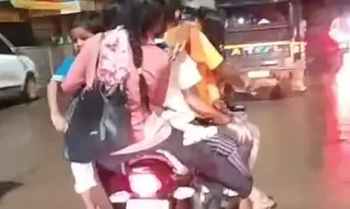 रायपुर : एक बाइक में पांच सवारी, ट्रैफिक नियम तोड़ रहा शख्स का वीडियो वायरल