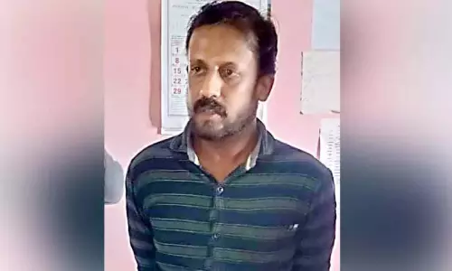 थंडर सर्टिफिकेट के लिए रिश्वत: ग्राम फील्ड सहायक सतर्कता गिरफ्तार थंडर सर्टिफिकेट के लिए रिश्वत: ग्राम फील्ड सहायक सतर्कता गिरफ्तार