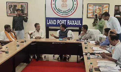 East Champaran: सड़क और पुल निर्माण को लेकर अधिकारियों की बैठक