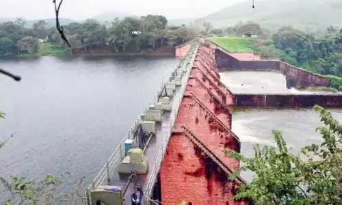 मुल्लापेरियार बांध के दरवाजे खोले गए; पेरियार के तटवर्ती इलाकों के लोग सावधान रहें मुल्लापेरियार बांध के दरवाजे खोले गए; पेरियार के तटवर्ती इलाकों के लोग सावधान रहें