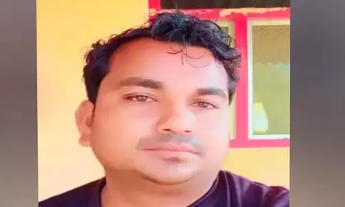 Lucknow : पोल पर काम करते हुए करंट से संविदा कर्मचारी की दर्दनाक मौत Lucknow : पोल पर काम करते हुए करंट से संविदा कर्मचारी की दर्दनाक मौत