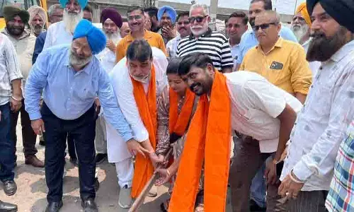 मेयर, MLA ने ट्रांसपोर्ट नगर में सड़क निर्माण परियोजना का शुभारंभ किया