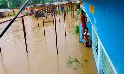 Jamshedpur में बाढ़ग्रस्त स्कूल से 162 बच्चों को बचाया गया Jamshedpur में बाढ़ग्रस्त स्कूल से 162 बच्चों को बचाया गया