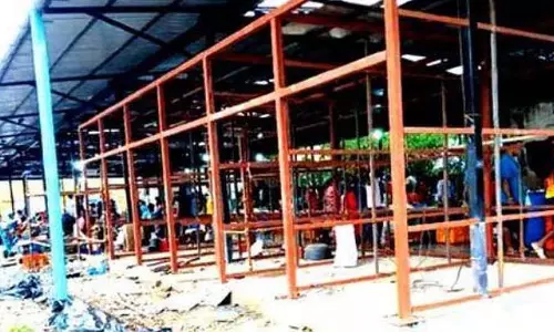 Panaji के मांस विक्रेताओं को राहत मिली, अस्थायी बाजार शेड का निर्माण कार्य लगभग पूरा हो गया Panaji के मांस विक्रेताओं को राहत मिली, अस्थायी बाजार शेड का निर्माण कार्य लगभग पूरा हो गया