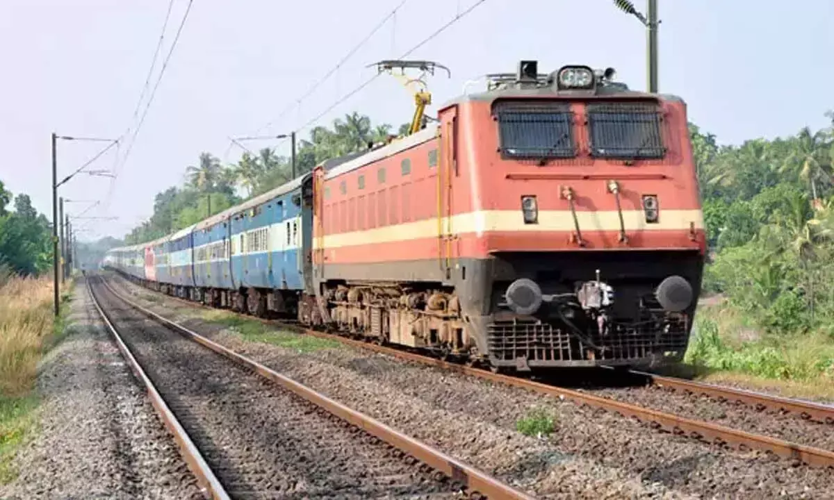 Andhra: विशाखा एक्सप्रेस में डकैती का प्रयास रेलवे पुलिस ने विफल किया