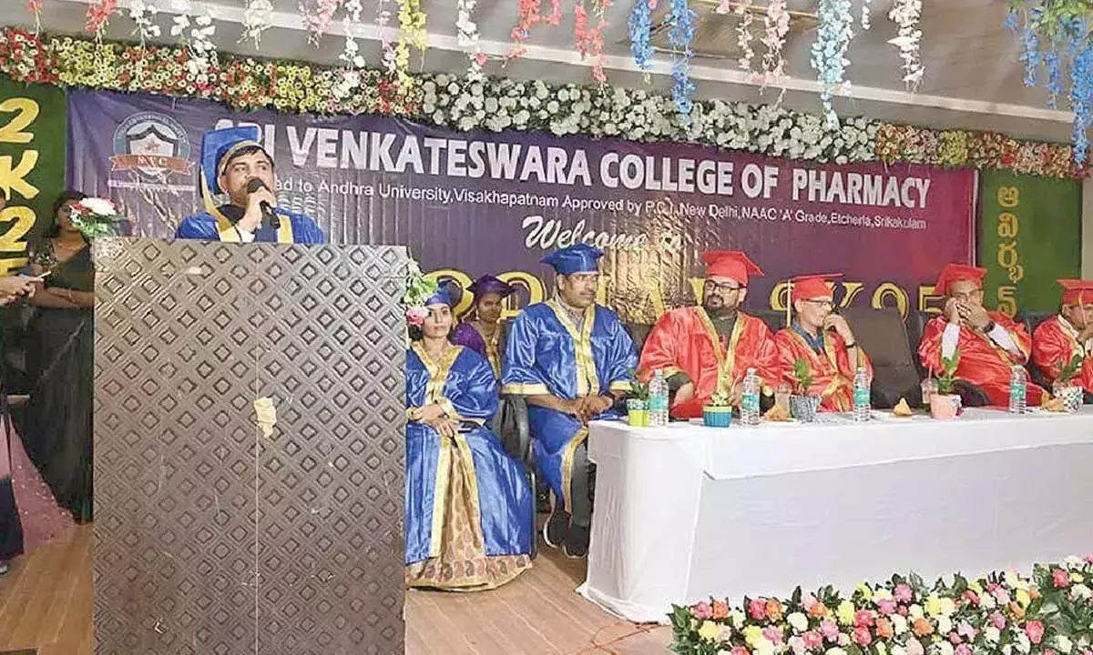 Andhra: छात्रों को रोजगार सृजनकर्ता बनने की सलाह दी गई