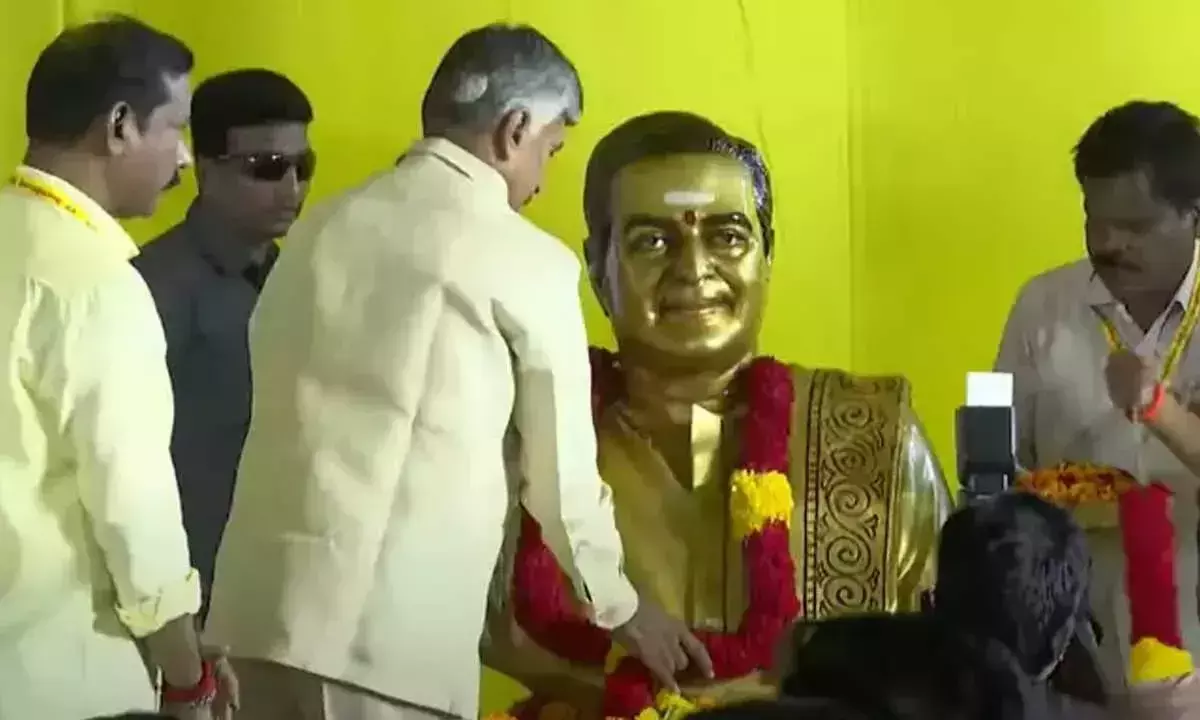चंद्रबाबू ने पार्टी विधायकों, MLC और सांसदों के साथ रणनीतिक बैठक की चंद्रबाबू ने पार्टी विधायकों, MLC और सांसदों के साथ रणनीतिक बैठक की