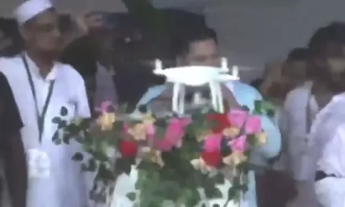 ड्रोन की चपेट में आने से बाल-बाल बचे तेजस्वी यादव, वीडियो