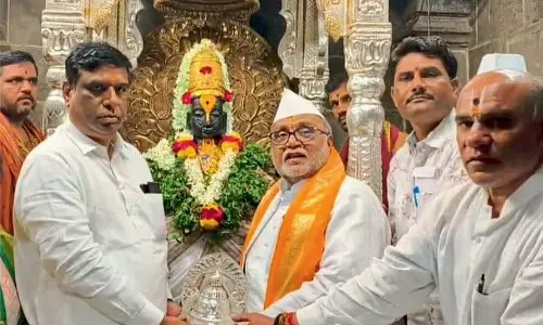आषाढ़ी एकादशी से पहले मुस्लिम व्यक्ति ने भगवान विट्ठल को दान किया ₹1 लाख का चांदी का मुकुट