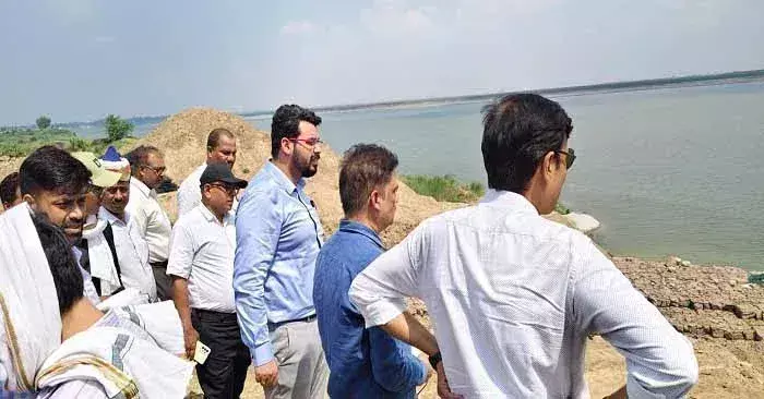 Ballia: कटानरोधी परियोजनाओं पर डीएम सख्त, जल्द पूरा करने के आदेश Ballia: कटानरोधी परियोजनाओं पर डीएम सख्त, जल्द पूरा करने के आदेश