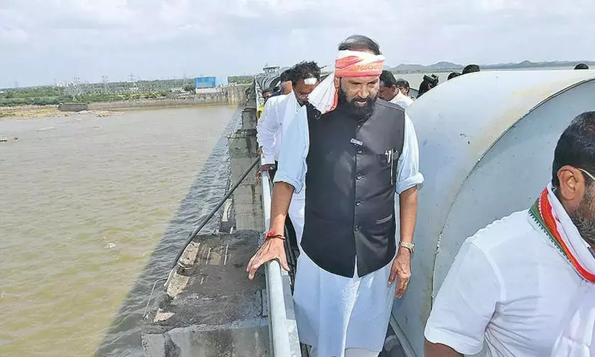 Telangana: जुराला, मंजीरा पर प्रचार कर रहे बीआरएस: उत्तम Telangana: जुराला, मंजीरा पर प्रचार कर रहे बीआरएस: उत्तम