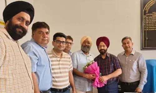 Jammu: पेट्रोलियम डीलरों ने विधिक माप-पद्धति नियंत्रक से मुलाकात की Jammu: पेट्रोलियम डीलरों ने विधिक माप-पद्धति नियंत्रक से मुलाकात की