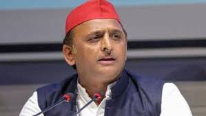 चूंकि वे सीधे बोल नहीं पाते, इसलिए धर्मनिरपेक्षता और समाजवाद के खिलाफ बोल रहे हैं: Akhilesh Yadav