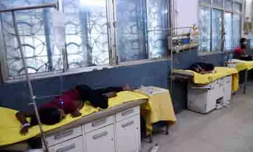 Supaul में मिड-डे मील खाने से 80 बच्चे बीमार Supaul में मिड-डे मील खाने से 80 बच्चे बीमार