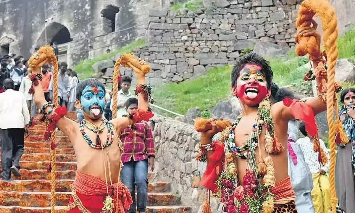 Telangana: गोलकोंडा किले में बोनाला महोत्सव का आयोजन जारी