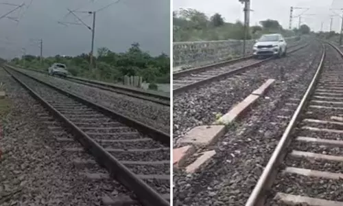 Hyderabad : नौकरी छूटने का सदमा, महिला ने कार सहित रेलवे ट्रैक पर दी जान