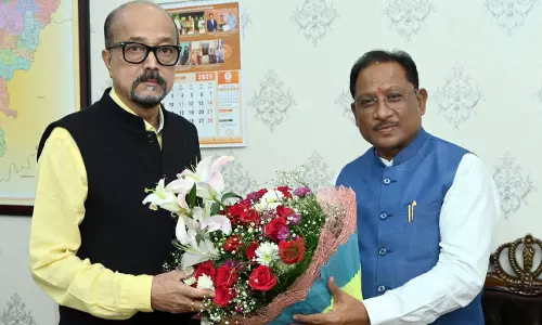 राज्यपाल डेका से मुख्यमंत्री साय ने की भेंट, इन विषयों पर चर्चा राज्यपाल डेका से मुख्यमंत्री साय ने की भेंट, इन विषयों पर चर्चा