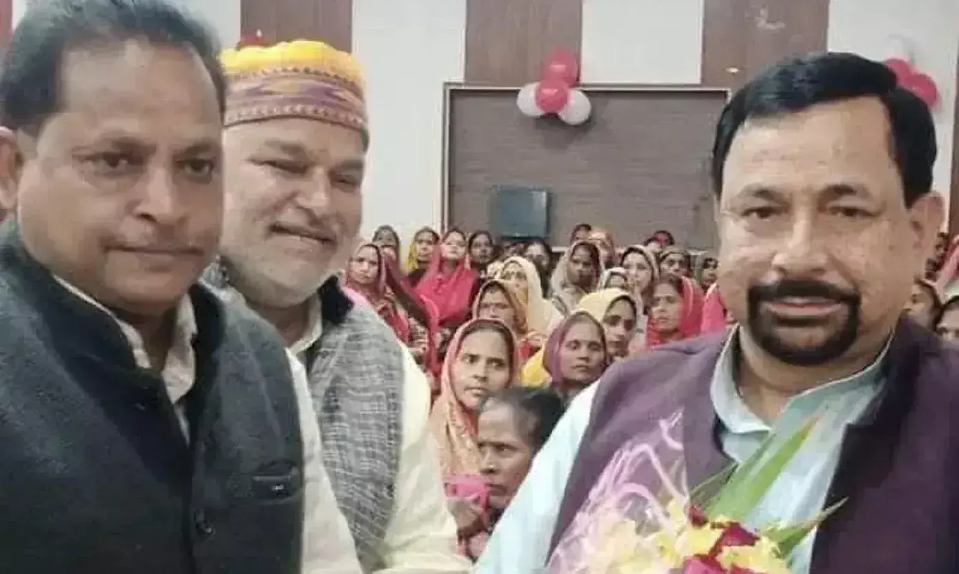 Farrukhabad: डीएम के आदेश बेअसर, ब्लॉकों में कुर्सी से चिपके बाबू Farrukhabad: डीएम के आदेश बेअसर, ब्लॉकों में कुर्सी से चिपके बाबू