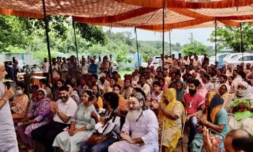Jammu: शाम लाल शर्मा ने सरकारी पहलों में ग्रामीण भागीदारी को प्रोत्साहित किया Jammu: शाम लाल शर्मा ने सरकारी पहलों में ग्रामीण भागीदारी को प्रोत्साहित किया