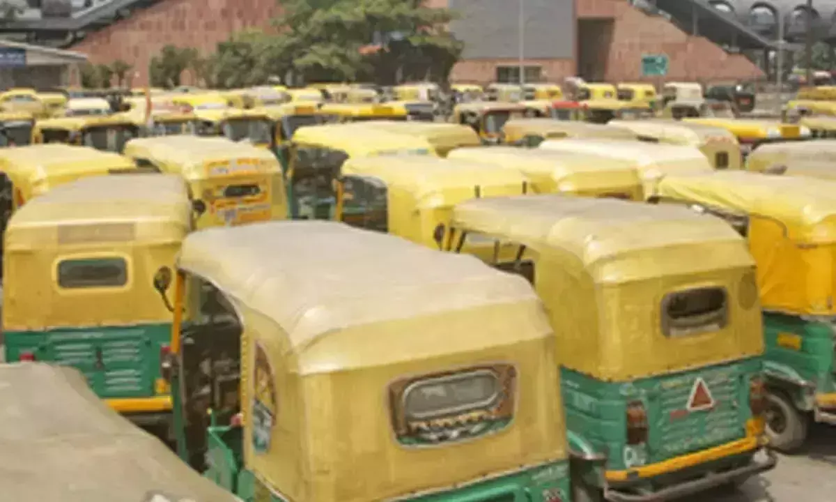 बेंगलुरु में अधिक किराया वसूलने वाले ऐप-आधारित और अन्य ऑटो-रिक्शा के खिलाफ कार्रवाई का निर्देश दिया बेंगलुरु में अधिक किराया वसूलने वाले ऐप-आधारित और अन्य ऑटो-रिक्शा के खिलाफ कार्रवाई का निर्देश दिया