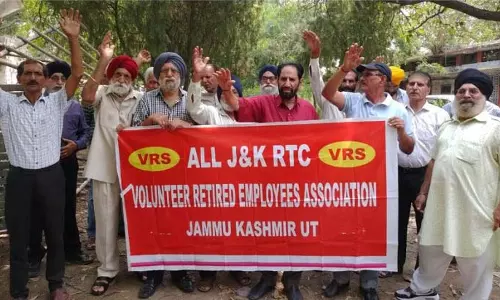 VRS दिए जाने पर RTC कर्मचारियों ने किया प्रदर्शन