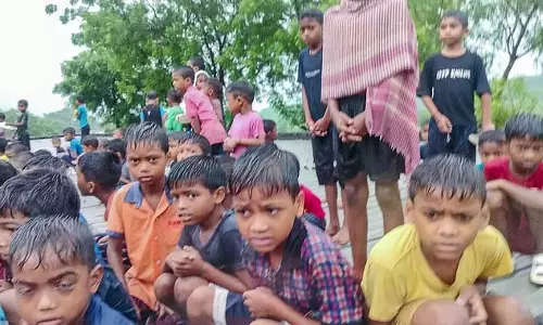 भारी बारिश से स्कूल परिसर में घुसा पानी, 162 छात्र सुरक्षित रेस्क्यू
