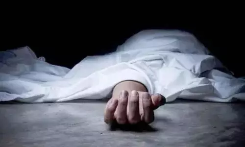 परिवार ने कोर्ट से छलांग लगाई परिवार ने कोर्ट से छलांग लगाई