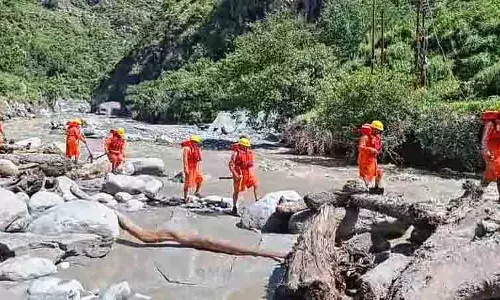 Himachal: बादल फटने से पीड़ित 15 वर्षीय किशोर का शव नदी किनारे मिला
