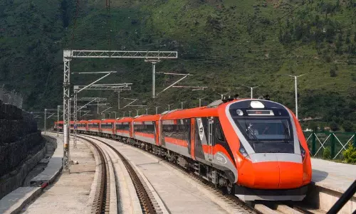Jammu: कटरा-श्रीनगर मार्ग पर वंदे भारत ट्रेनों को ‘अत्यधिक’ प्रतिक्रिया मिली Jammu: कटरा-श्रीनगर मार्ग पर वंदे भारत ट्रेनों को ‘अत्यधिक’ प्रतिक्रिया मिली