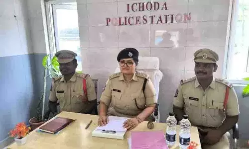 यूपी में नौकरी के इच्छुक लोगों की मदद के लिए जाली दस्तावेज बनाने के आरोप में Adilabad में तीन गिरफ्तार यूपी में नौकरी के इच्छुक लोगों की मदद के लिए जाली दस्तावेज बनाने के आरोप में Adilabad में तीन गिरफ्तार